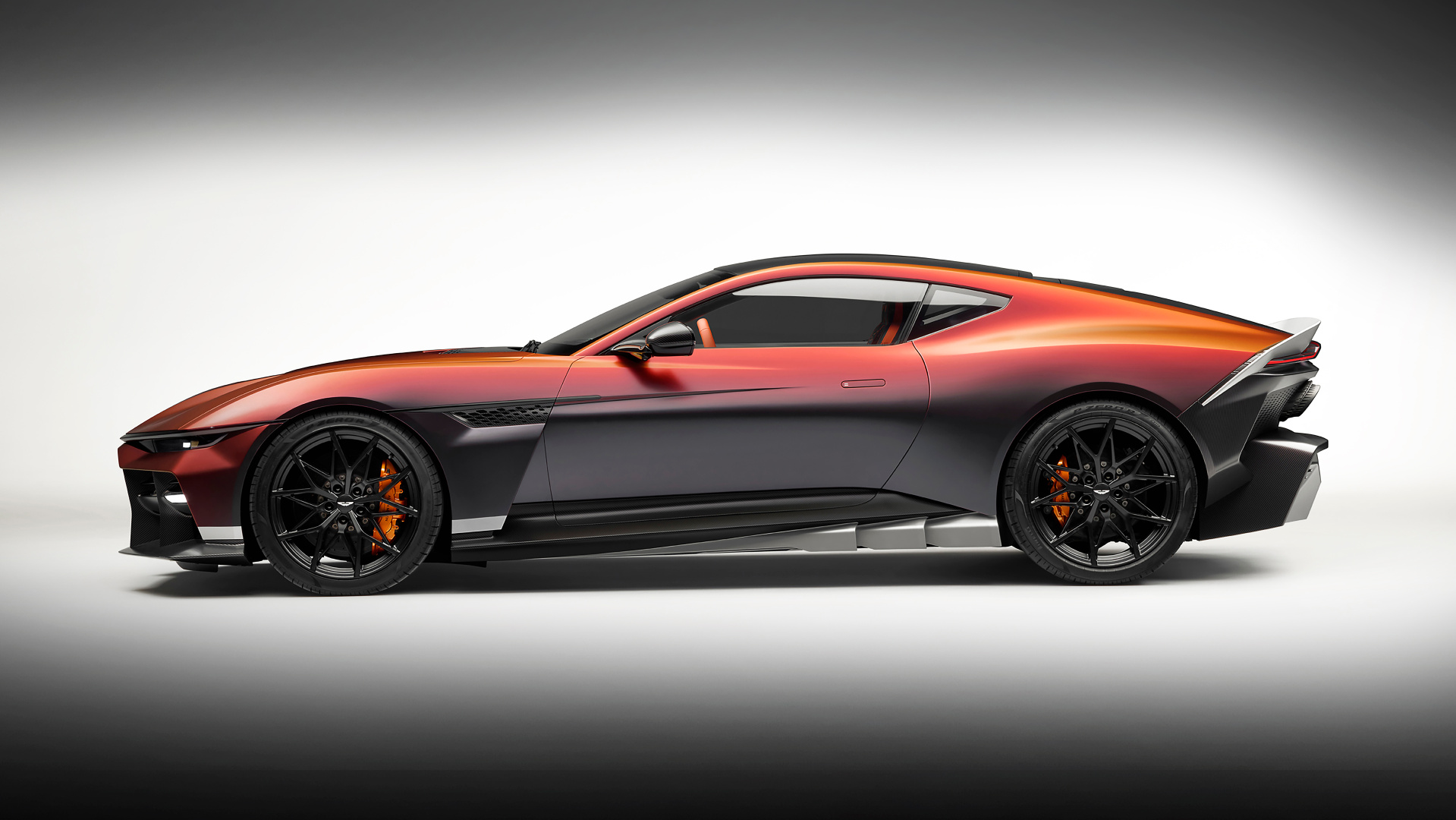 SMALL_Aston Martin Valen_03